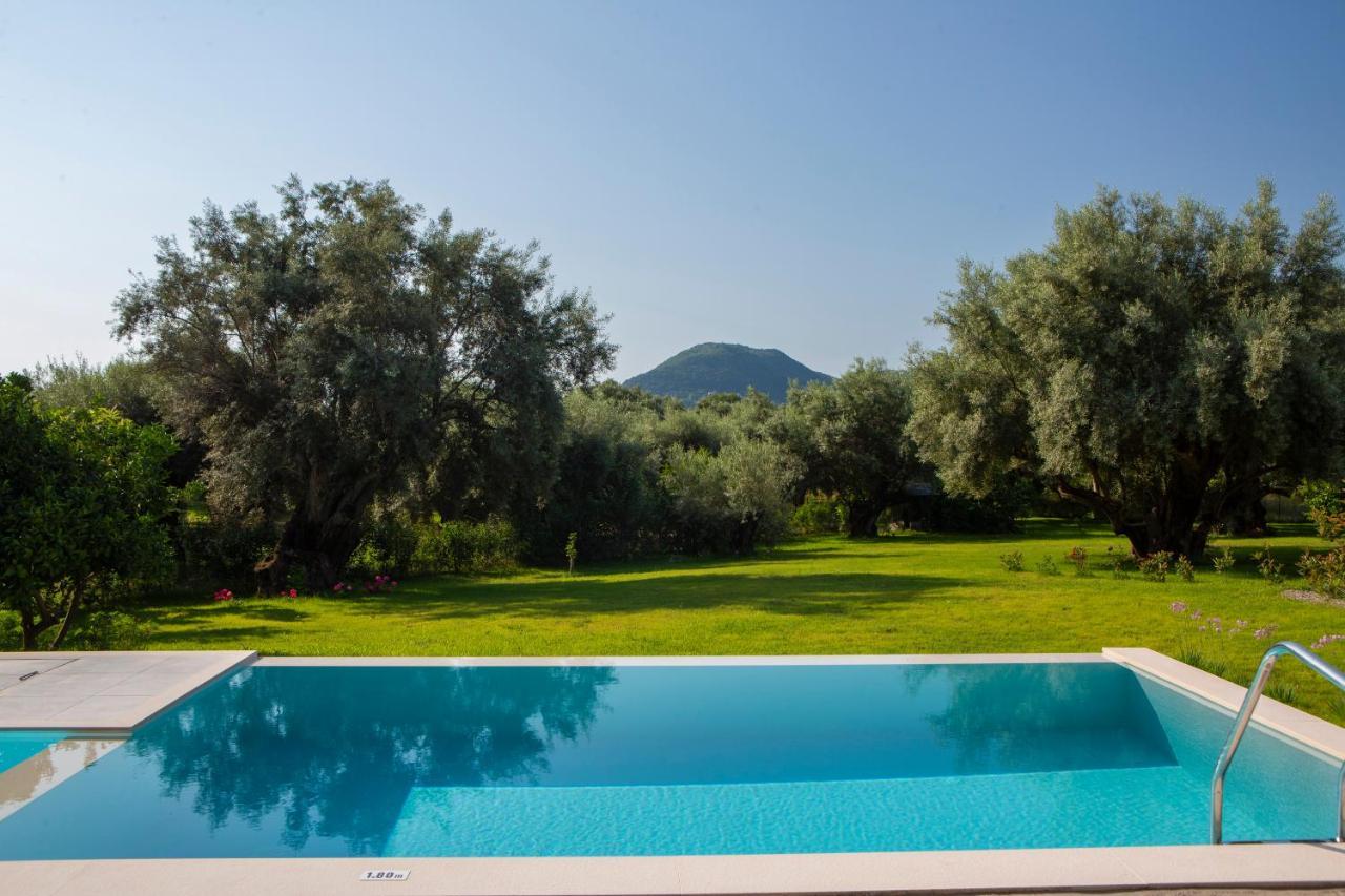 Averto Villas With Private Pool نيدري المظهر الخارجي الصورة