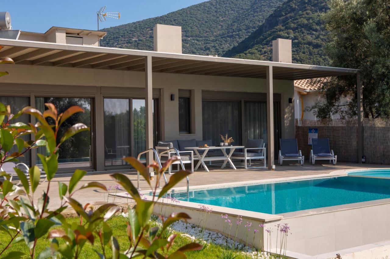 Averto Villas With Private Pool نيدري المظهر الخارجي الصورة