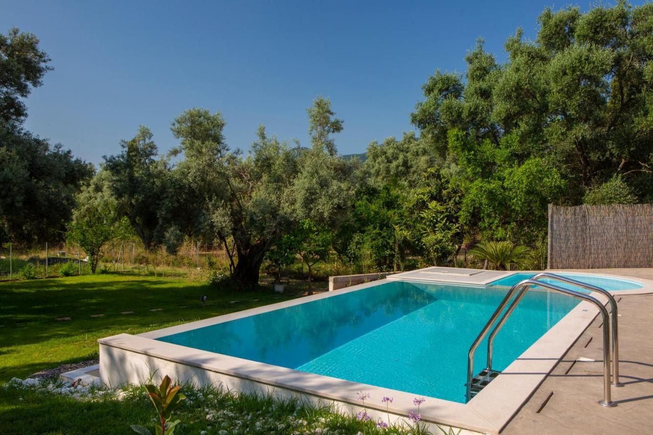 Averto Villas With Private Pool نيدري المظهر الخارجي الصورة