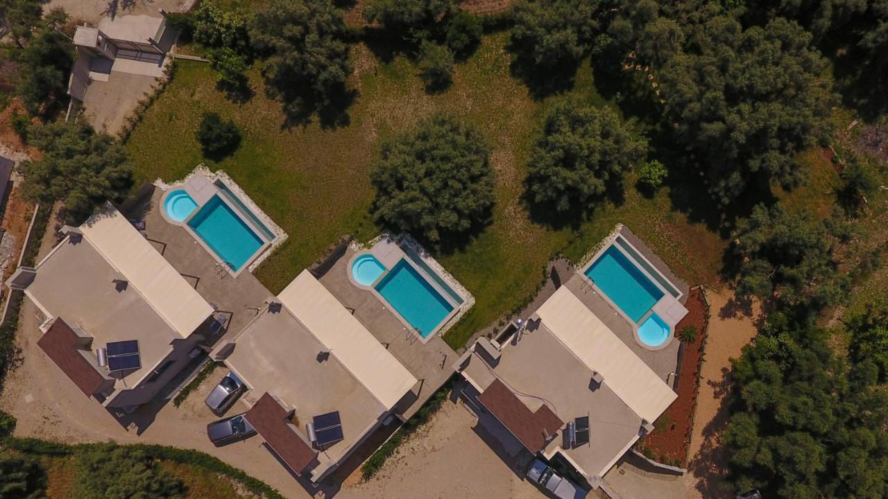 Averto Villas With Private Pool نيدري المظهر الخارجي الصورة