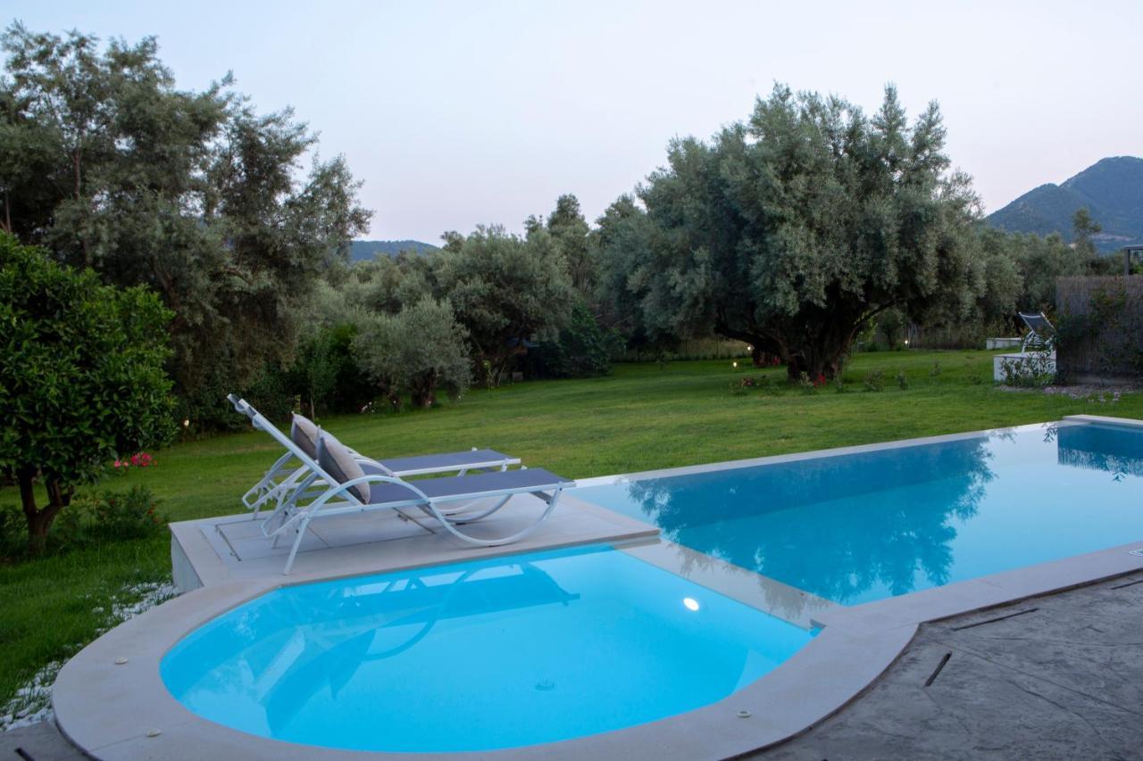 Averto Villas With Private Pool نيدري المظهر الخارجي الصورة